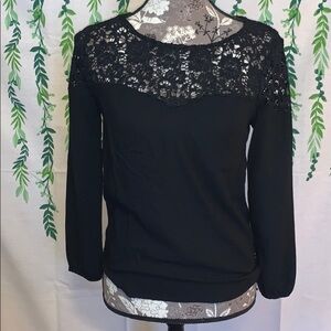 EUC Size XS Old Navy Black Lacy Top D3